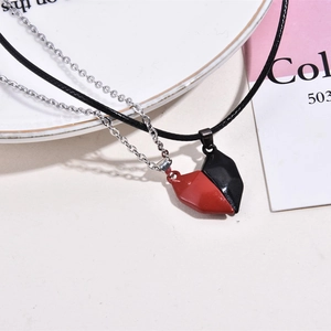 Colliers avec pendentif cœur magnétique pour couples avec pierres facettées rouge et noir