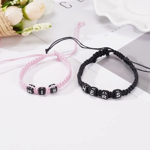 Conjunto de pulseras tejidas a mano para parejas con cuentas HIS y HERS en rosa y negro