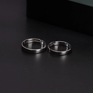 Anelli di coppia minimalisti in argento con finitura lucida e design aperto regolabile