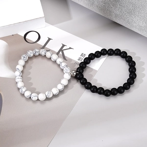 Bracciali magnetici per coppie in pietra naturale con perline bianche e nere opache