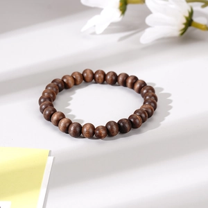 Bracelet pour hommes fait main avec perles en bois brun foncé et texture naturelle