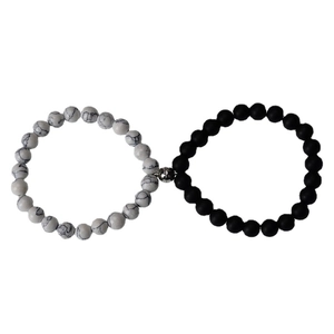 Bracciali magnetici di coppia in pietra naturale con turchese bianco e perle nere opache