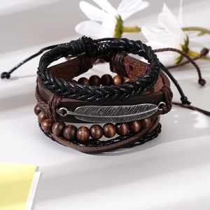 Bracelet en Cuir Vintage pour Hommes Multicouche Tressé à la Main Pendentif Feuille Plume en Alliage Perles en Bois Ajustable Bijoux