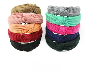 Détails de serre-têtes larges à nœuds en plusieurs couleurs et tissu en maille côtelée
