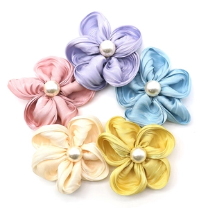 Barrette à Cheveux Élégante Fleur en Tissu de Satin Avec Künstliche Perle d'Imitation Style Forêt Pince Bec de Canard Pour Femmes