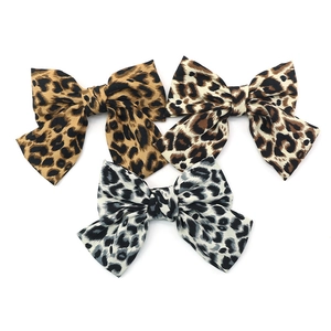 Pince à Cheveux Nœud Géant Imprimé Léopard pour Femme Mode Nœud en Tissu Clip à Ressort Motif Animal Accessoires Cheveux
