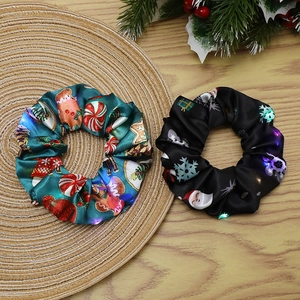 LED Weihnachts-Haargummis Set mit Weihnachtsmann und Lebkuchenmuster aus Satin