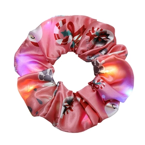 Rosa Satin Weihnachten LED Haargummi mit Weihnachtsmann-Prints und festlichem Licht