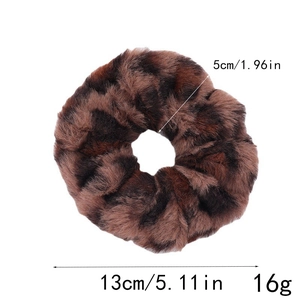 Detailed dimensions of leopard plush hair scrunchie showing 13cm outer diameter