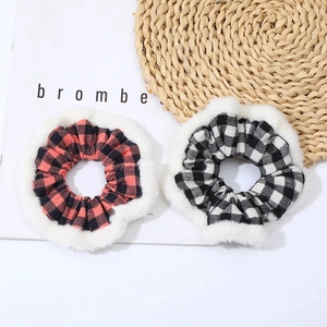 Lot de chouchous à carreaux avec bordure en peluche aux motifs rose et noir