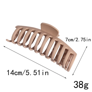 Detailed dimensions of 14cm matte hair claw clip showing 5.51 inch length and height