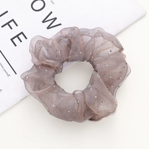 Chouchou élégant en maille gris-rose avec strass argentés et élastique