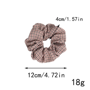 Size specifications for houndstooth fabric scrunchie with 12cm outer diameter and 18g weight