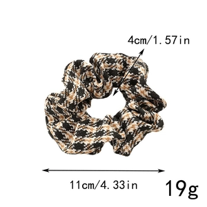 Retro houndstooth plaid wool scrunchie in brown and black with size dimensions
