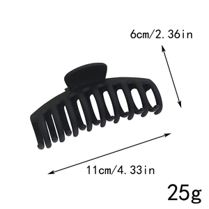 Grande pince à cheveux noir mat avec dimensions de 11cm de long et 6cm de haut