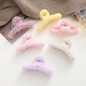 Pinze per capelli a forma di orso in peluche in sei colori macaron con texture in ecopelliccia
