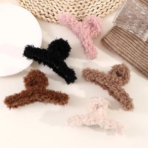 Women's Plush Hair Claw Clip Faux Fur Lamb Wool Shark Clip Winter Autumn Elegant Solid Color Hair Accessories
