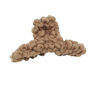 Pince à cheveux en peluche tricotée tons terre pour coiffures automne hiver