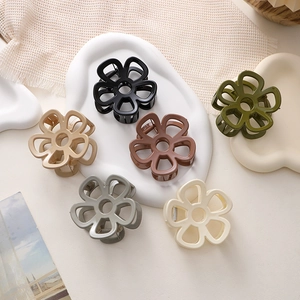 Eleganter Matte Blume Haarklammer Minimalistisch Harz Hohl Floral Shark Clip Für Damen Täglicher Kopfschmuck Haar Zubehör