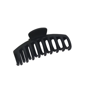 Pince à cheveux noire mate de grande taille avec un design minimaliste à dents
