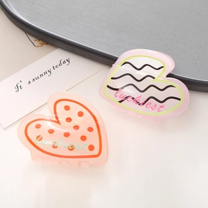 Pinces à cheveux cœur en acétate macaron avec pois et design de texte Luckiest