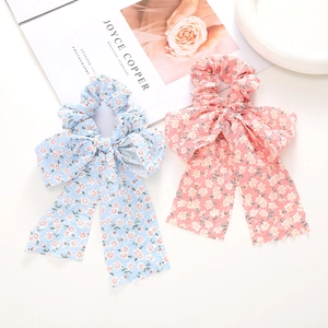 Lot de chouchous à nœud floral rose et bleu avec texture plissée élégante pour femme