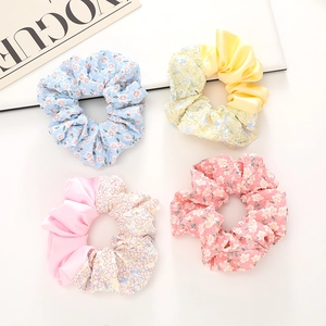 Lot de chouchous à fleurs en mousseline en bleu, jaune et rose pour la coiffure