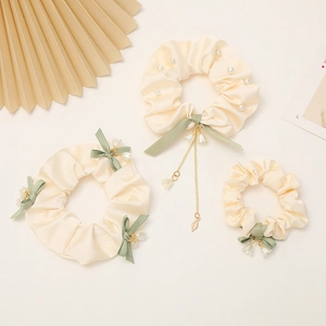 Dolci Scrunchies in Raso di Mughetto Con Fiocco Nappina e Künstliche Perle Elastici per Capelli Donna Accessori Floreali Freschi