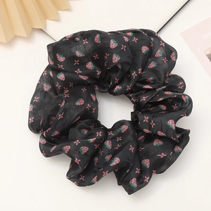Chouchou noir mignon avec motif fraise rose et plis élégants pour femmes et filles