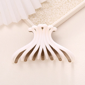Elegant two-tone hair claw clip in white and beige with a wavy matte finish design