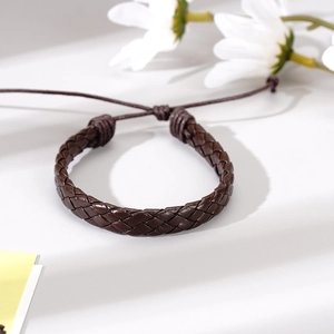 Bracelet tressé en cuir marron fait main pour hommes avec nœud coulissant ajustable style