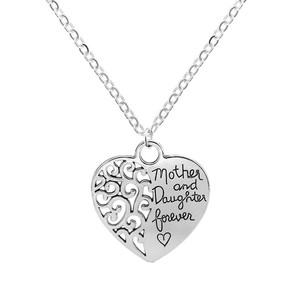Collier cœur en argent gravé Mother and Daughter forever sur une chaîne à mailles simple