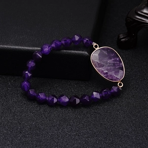 Bracciale elastico con perline di ametista e ciondolo in cristallo sfaccettato oro