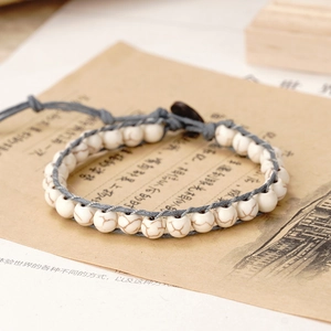Boho verstellbares gewebtes Armband mit weißen Marmorsteinen und grauem Seil