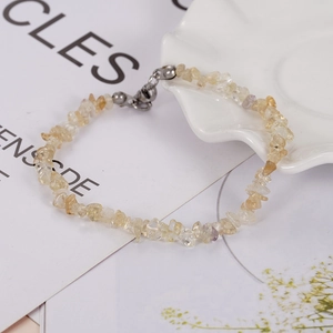 Collar de cuentas de piedra mineral amarilla irregular con cierre de mosquetón ajustable