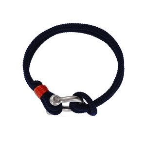 Herren Armband Blau geflochten mit Hufeisenverschluss aus Edelstahl und orangen Akzenten