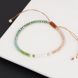 Böhmisches handgefertigtes Perlenarmband mit facettierten Steinen und Flechtkordel