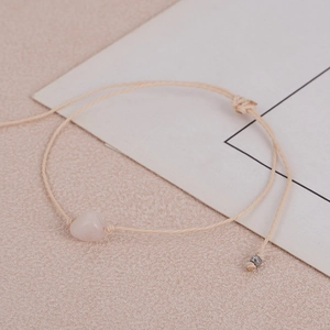 Bracelet tressé ajustable avec cristal en forme de cœur rose et cordon beige élégant