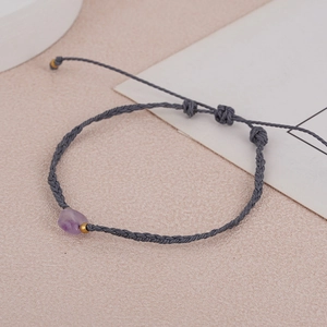 Bracciale intrecciato regolabile con pietra di ametista grezza e perline dorate