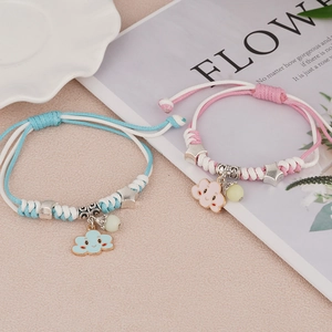Lichtgevende armbanden voor koppels met schattige lachende wolkenhangers in roze en blauw