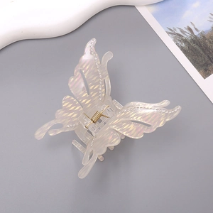 Pince à cheveux papillon iridescente avec bords en strass et fini nacré crème