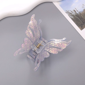 Pince à cheveux papillon holographique élégante avec cristaux et finition lavande irisée