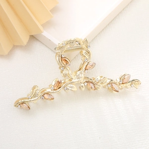 Pince à cheveux dorée motif feuilles avec pierres ambrées et strass élégants