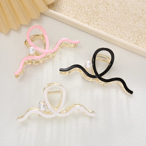 Elegant Wavy Design Alloy Hair Claw Clip With Imitation Artificial Pearl Enamel Curve Shark Clip Large Hair Accessories For Women
