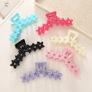 Pince à Cheveux Étoile Ajourée en Résine Colorée Pince Crabe en Plastique Accessoires Cheveux Élégants pour Femmes