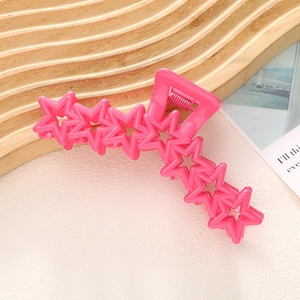 Pince à cheveux rose vif avec étoiles ajourées et ressort métallique pour femme
