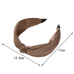 Macro shot of brown knotted headband detail with fabric texture and 12.5x17cm dimensions