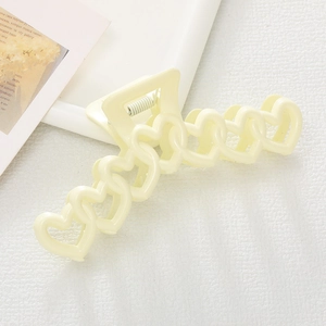 Pince à cheveux crème en forme de cœur au style dopamine minimaliste pour femme