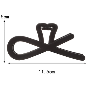 Matte black claw hair clip with heart cutout, measuring 11.5cm long and 5cm high