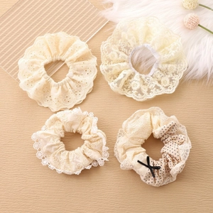 Set di elastici per capelli in pizzo crema con fiocchi a pois e ricami floreali dolci